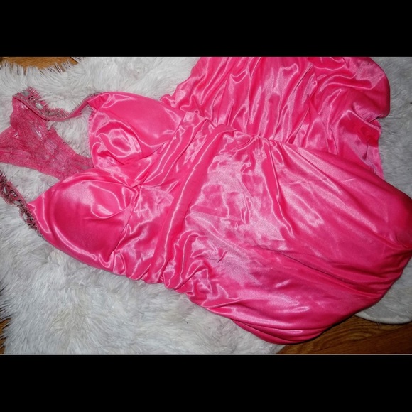 ⬇️⭐️Pink Sequins/Rhinestone Gown⭐️⬇️ - Picture 3 of 4